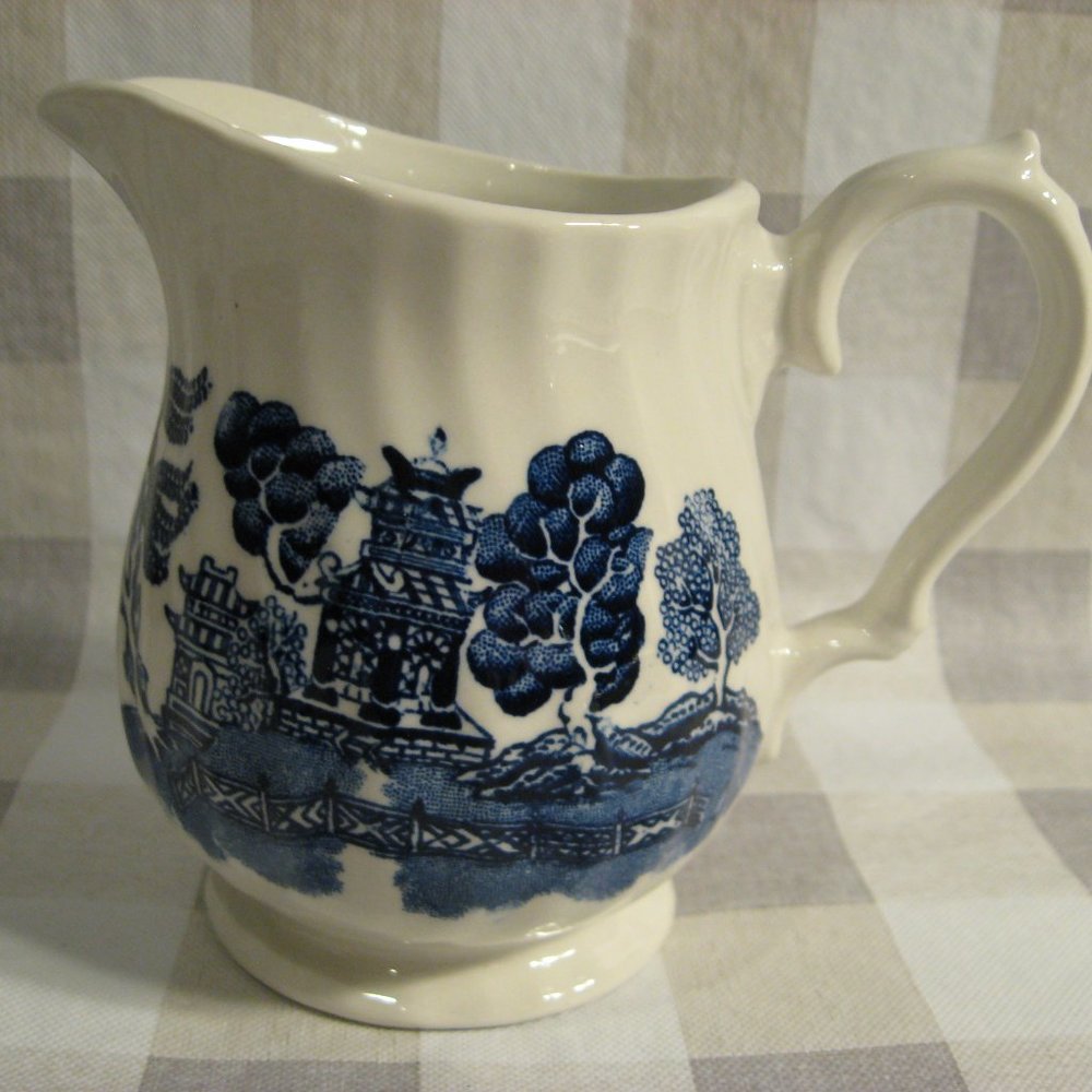 ROYAL WESSEX BLUE WILLOW 8 OZ. FOOTED CREAMER